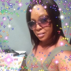 Meet your Posher, Leona